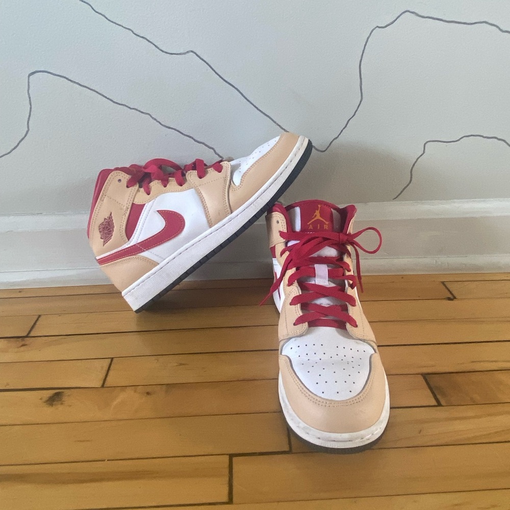 Youth Air Jordan 1. Light Curry/Cardinal Red colorway.